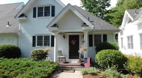 17 Augusta Cir, Moodus CT  06469-1177 exterior