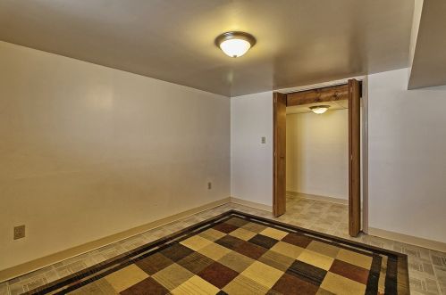 4511 Lincoln Ave, Jeannette PA  15644-3062 exterior