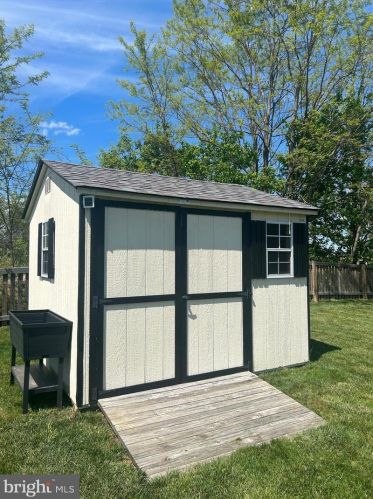 263 Hughs Rd, Charles Town WV  25414-4978 exterior