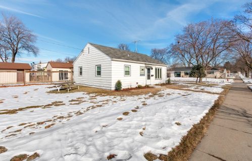 206 Morgan Ave, Milwaukee, WI 53207-3324
