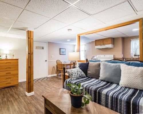 27 Hilden St, San Remo NY  11754-1743 exterior