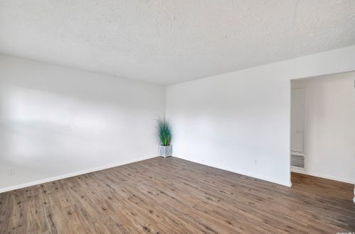 1653 Elsie Ln, Bayshore, NY 11706-2117