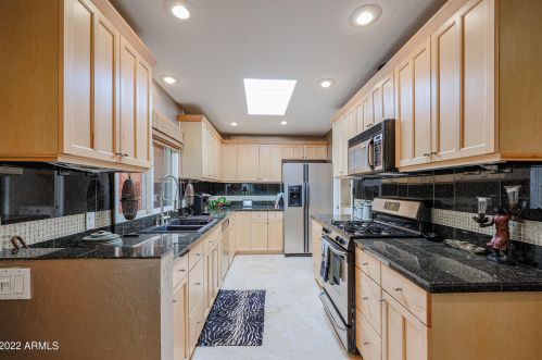 1029 Cactus Wren Dr, Phoenix AZ 85051-8187 exterior