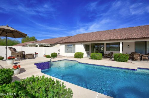 4109 Escuda Dr, Glendale AZ  85308-7410 exterior