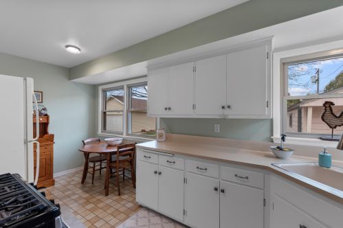 2886 94th St, Milwaukee WI  53227-3304 exterior