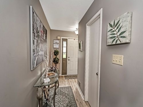 305 Canterbury Ct, Oakmont PA  15139-1177 exterior