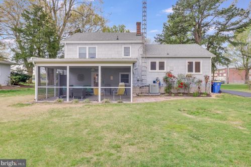 121 School Pl, Slaughter Beach DE  19963-1821 exterior