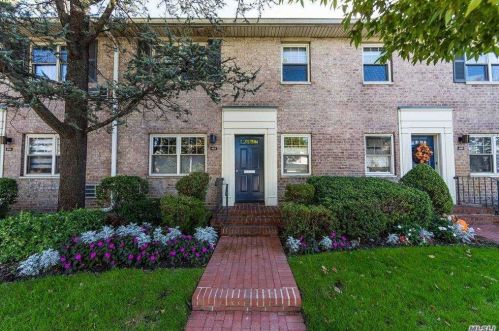 402 Merrick Rd, Rockville Centre NY  11572-1410 exterior