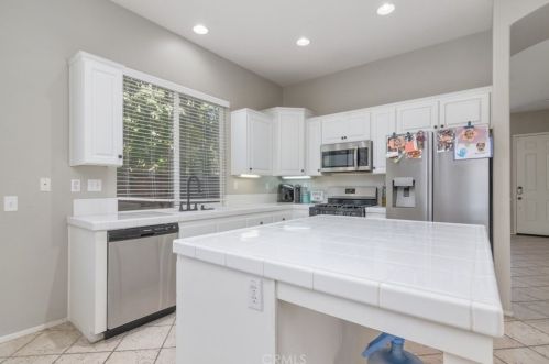 27401 Stanford Dr, Temecula CA 92591-2847 exterior