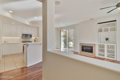 24162 Fushia Ct, Santa Clarita, CA 91354-1207
