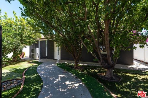 16038 Hartland St, Van Nuys CA 91406-4520 exterior