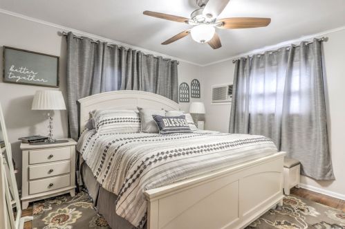 1012 Erie Ave, North Lindenhurst NY  11757-2117 exterior