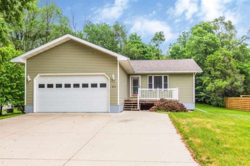813 River Forest Rd, Waterloo, IA 50707-1715