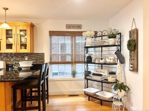 881 Howard Ave, Bridgeport CT 06605-1924 exterior