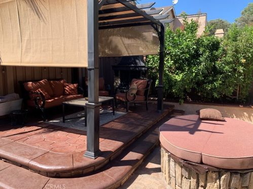 16705 Minter Ct, Santa Clarita CA  91387-3275 exterior