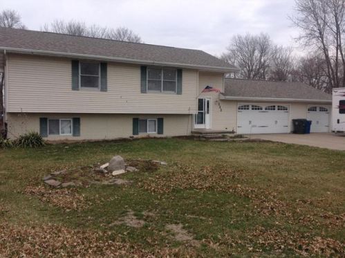 111 Cedar St, Fruitland, IA 52749-9309