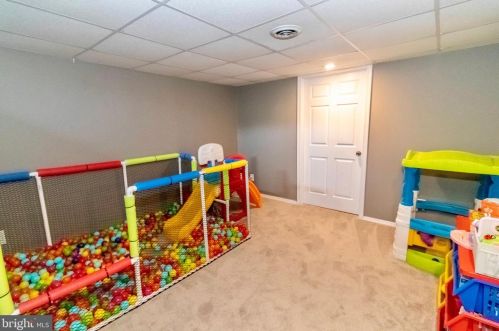 12 Bittersweet Dr, Cochranville PA  19330-1406 exterior