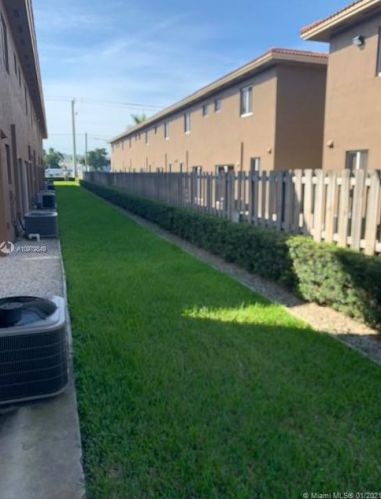 10421 Okeechobee Rd, Hialeah FL  33018-1927 exterior