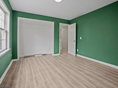 18 Berry Ln, West Milford NJ  07480-3632 exterior