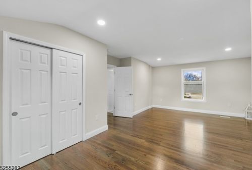 221 18th Ave, Manville NJ  08835-1629 exterior