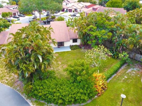10048 16th St, Hollywood, FL 33025-3603