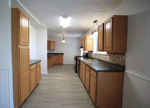 832 Belaire Dr, Burleson TX  76028-5202 exterior