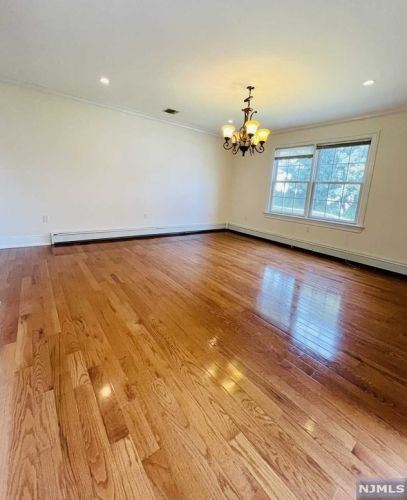 279 Highland Ave, Wood-Ridge NJ  07075-1523 exterior