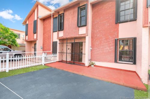 4517 15th Ave, Hialeah, FL 33012-3329