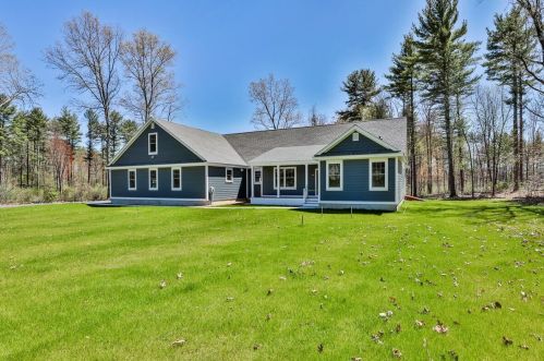 24 Groton Rd, Nashua, NH 03062-1033