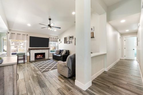 9901 Falcon Meadow Dr, Elk Grove CA 95624-2761 exterior