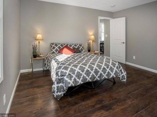 896 6 St, Saint Paul MN 55106-4503 exterior