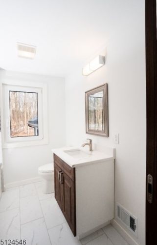 60 Dartford Rd, Greystone Park NJ  07950-3014 exterior