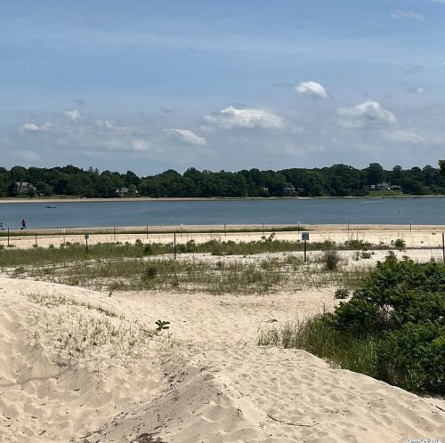 394 Bayville Ave, Bayville, NY 11709-1634