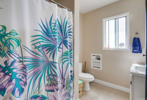 70 Roycroft Ave, Long Beach CA  90814-1822 exterior