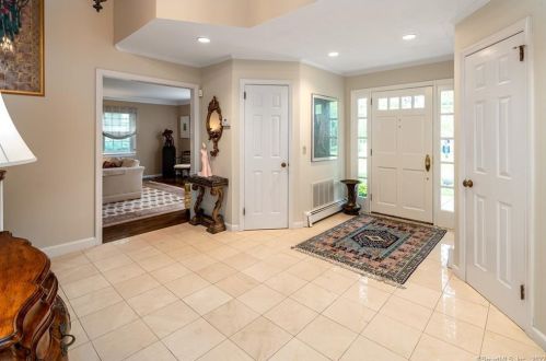 32 Lynam Rd, Stamford, CT 06903-4524