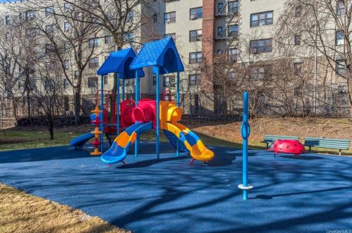 166 Pearsall Dr, Mount Vernon NY  10552-3943 exterior