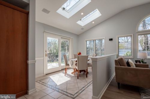 1912 Beechwood Dr, Wilmington DE  19810-4359 exterior
