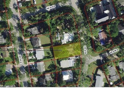 959 11th St, Naples, FL 34117-2226