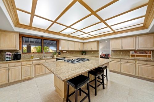 26945 Brooken Ave, Santa Clarita CA  91387-3904 exterior