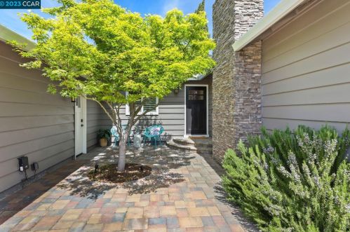 6747 Tory Way, Pleasanton CA  94568-2144 exterior