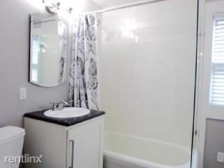 2825 11th St, Saint Petersburg FL  33704-2505 exterior
