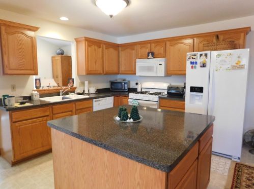 6075 Crosswinds Dr, Cudahy, WI 53110-3423