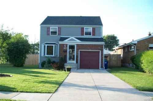 558 Emerson Dr, Buffalo, NY 14226-1235