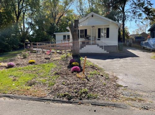 9 Dale Ave, Bloomfield, CT 06002-3101