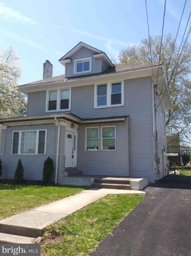4 Stuart Ave, Manor, PA 19036-1812