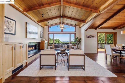 25566 Fernhill Dr, Los Altos CA  94024-6302 exterior