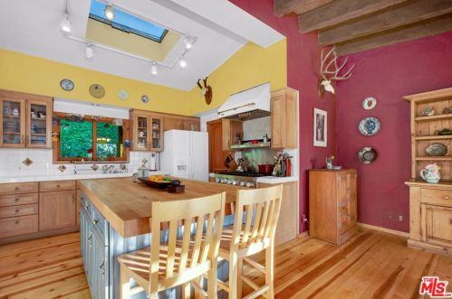 21041 Waveview Dr, Topanga, CA 90290-3554