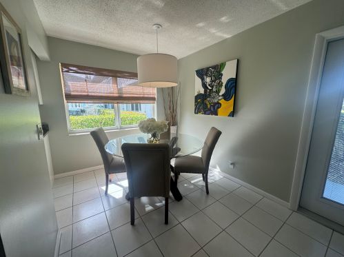 125 Dorchester F, West Palm Beach FL  33417-1442 exterior
