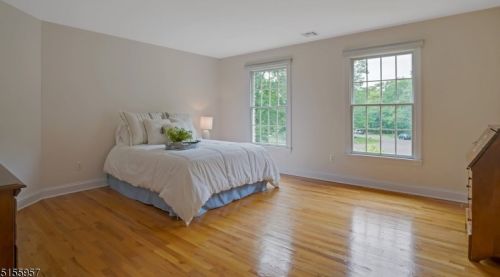 8 Forest View Dr, Martinsville NJ  08836-2039 exterior