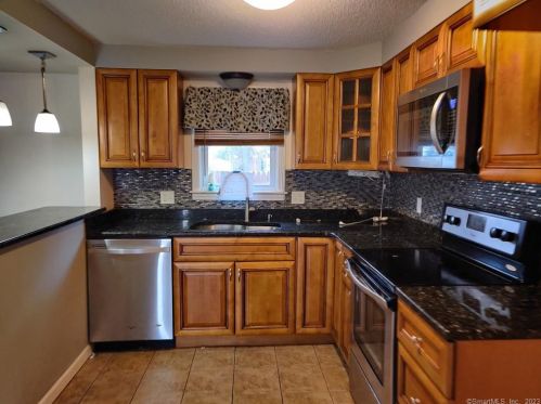 52 Afton Ter, Middletown, CT 06457-1621